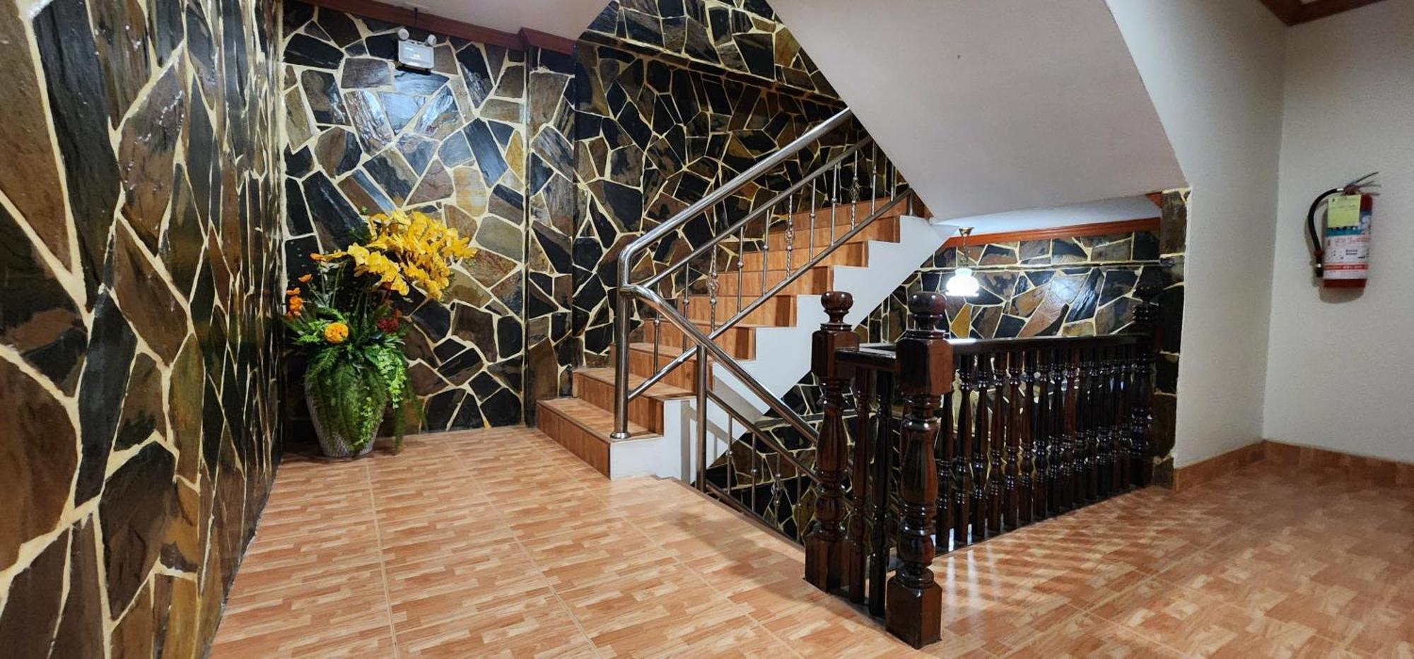Arya Suites Patong Beach Esterno foto