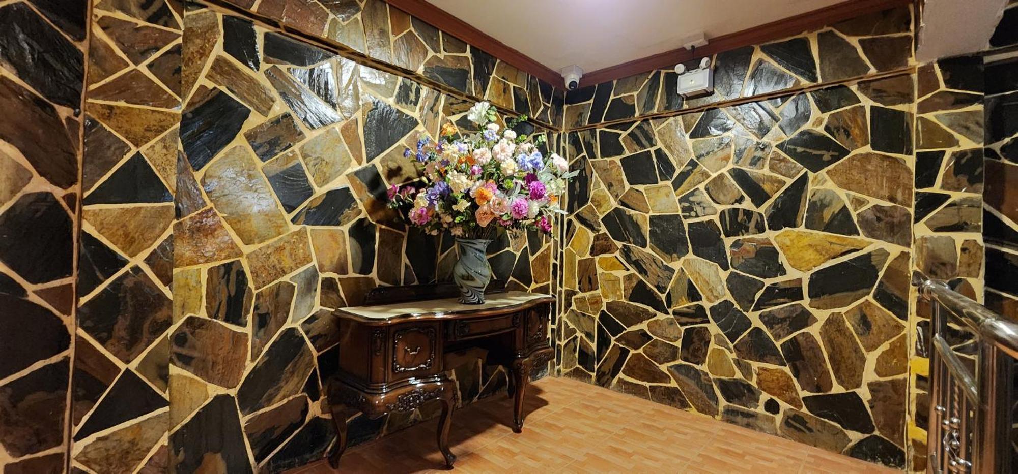 Arya Suites Patong Beach Esterno foto