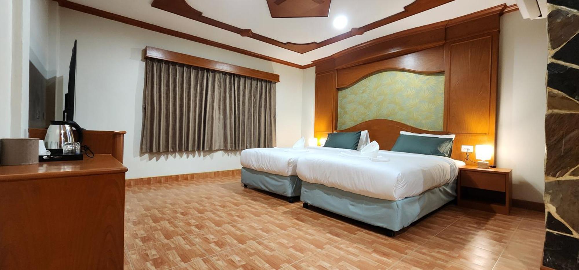 Arya Suites Patong Beach Esterno foto