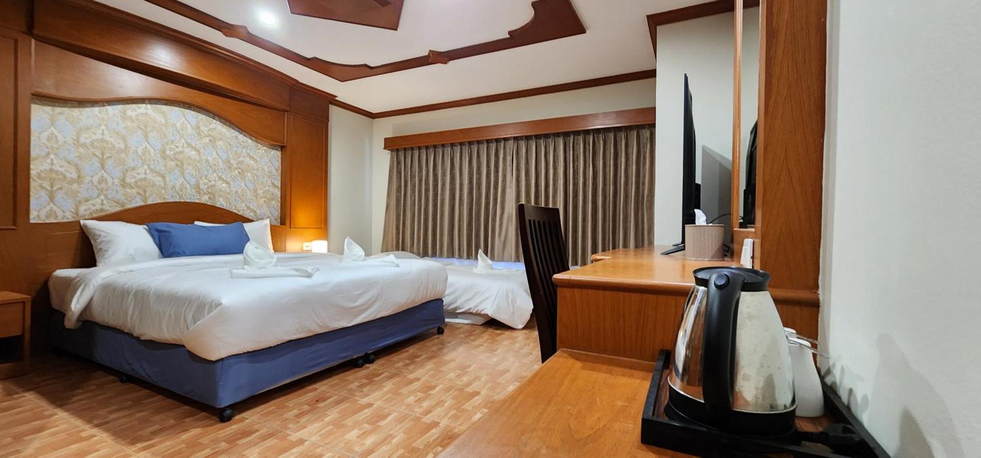Arya Suites Patong Beach Esterno foto