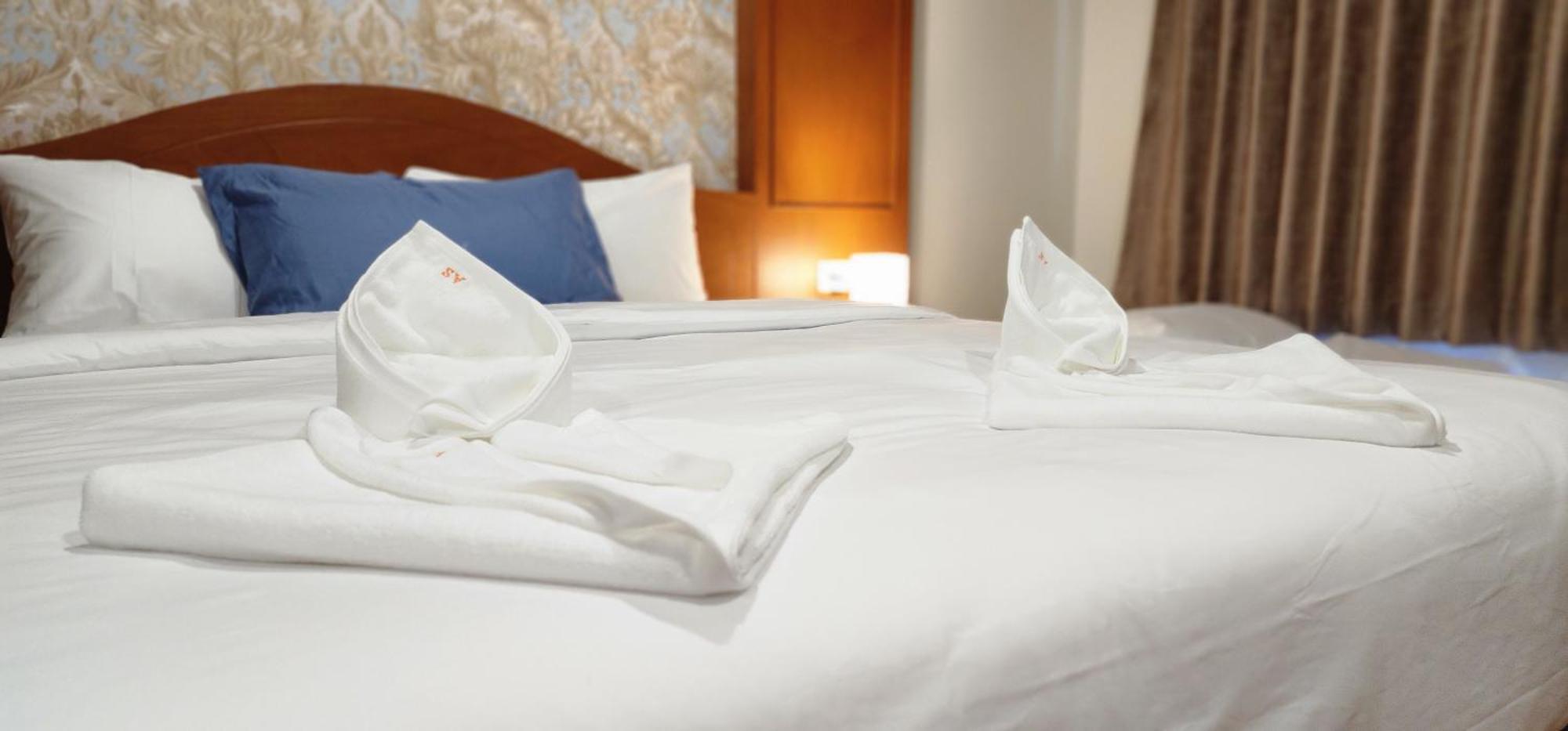 Arya Suites Patong Beach Esterno foto