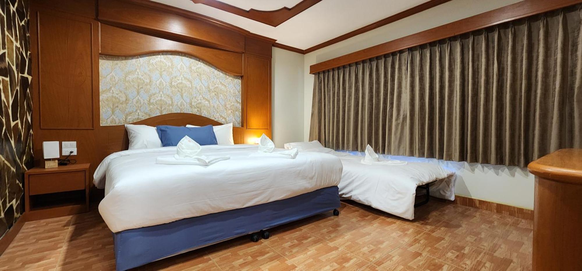 Arya Suites Patong Beach Esterno foto
