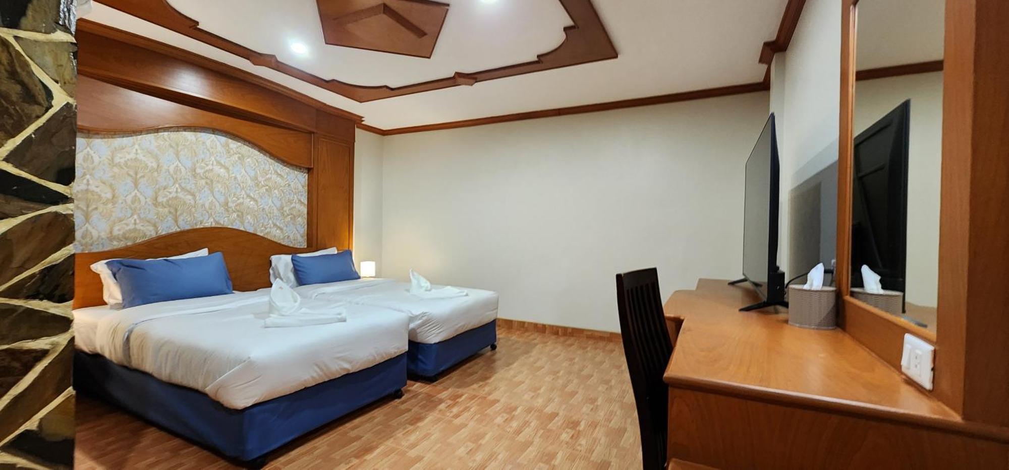 Arya Suites Patong Beach Esterno foto