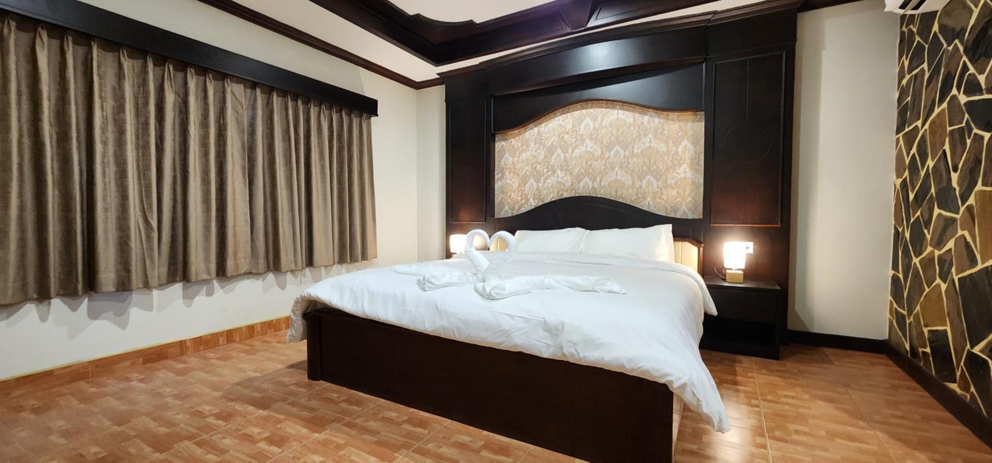 Arya Suites Patong Beach Esterno foto